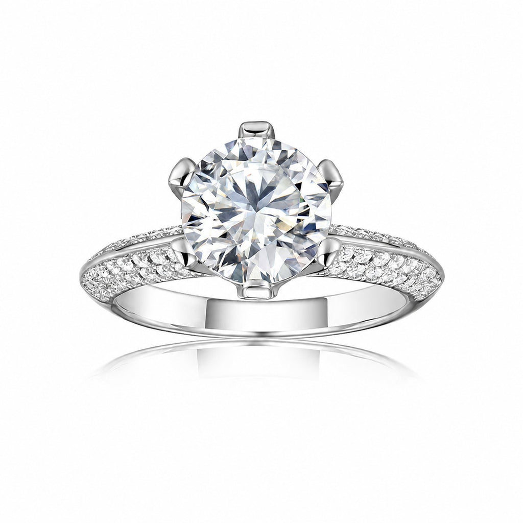 The Étoile Eternelle Moissanite Ring