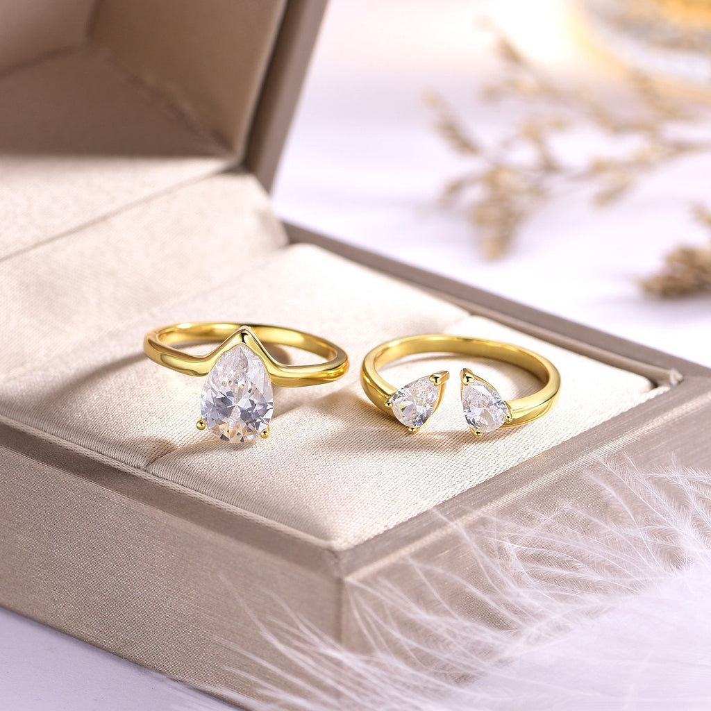 Ladies’ 925 Sterling Silver Ring Ring Set with Teardrop Shaped Moissanite Centre Stone and Side Stones
