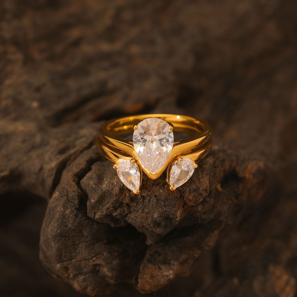 Ladies’ 925 Sterling Silver Ring Ring Set with Teardrop Shaped Moissanite Centre Stone and Side Stones